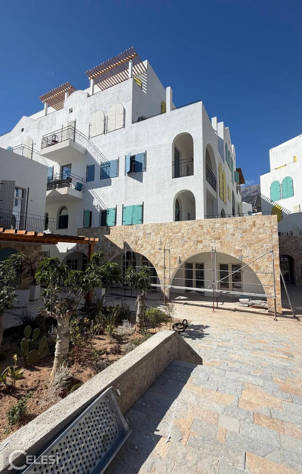 Shitet apartament garsoniere tek Santorini 1 , Dhermi , Palase , Vlore , Himare , Sarande , Drimadhe , Drymades