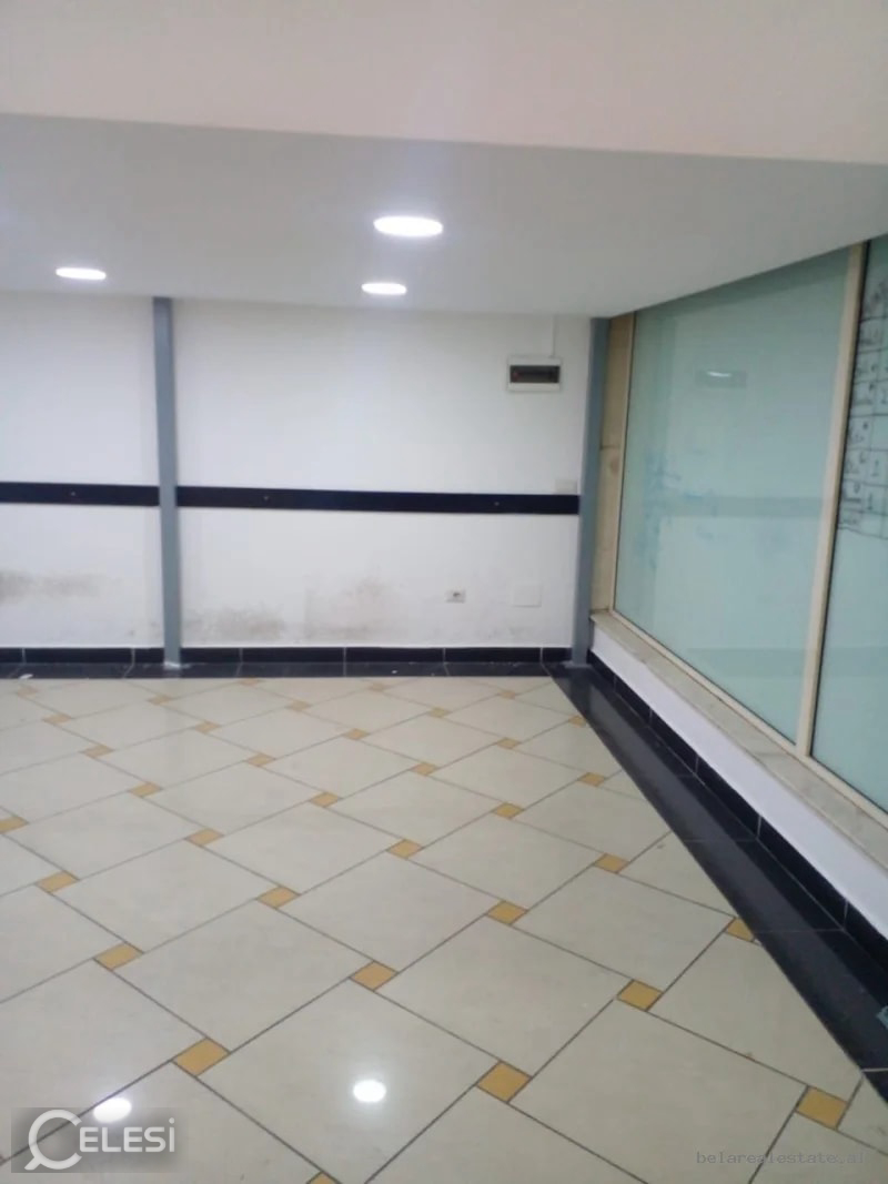 Dyqan Me Qera Tek Rruga e Barrikadave ( ID BD21926 ) Tirane
