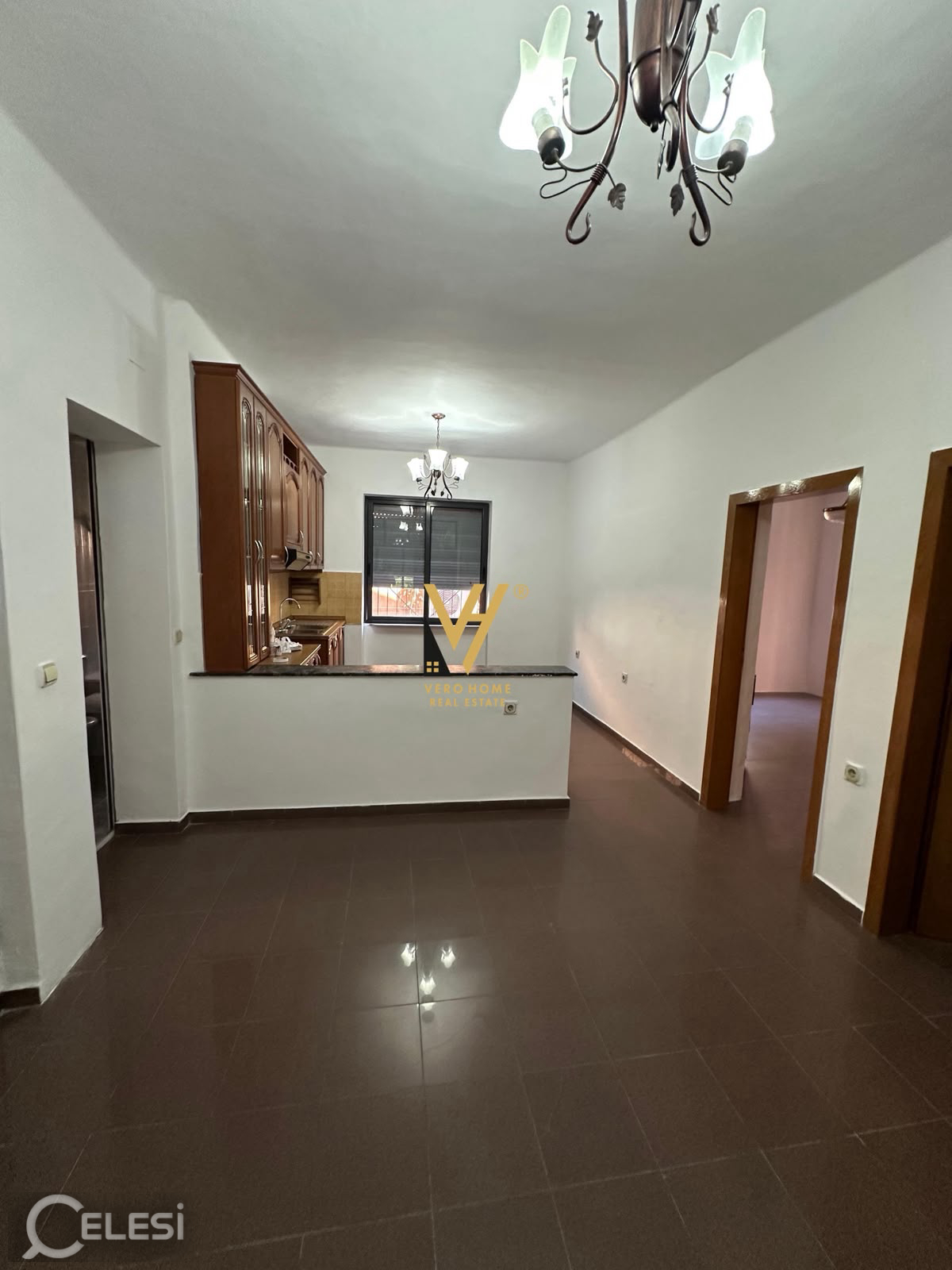JEPET AMBIENT BIZNESI 72 M2 ME QERA TE RRUGA E DURRESIT 1.300 EURO
