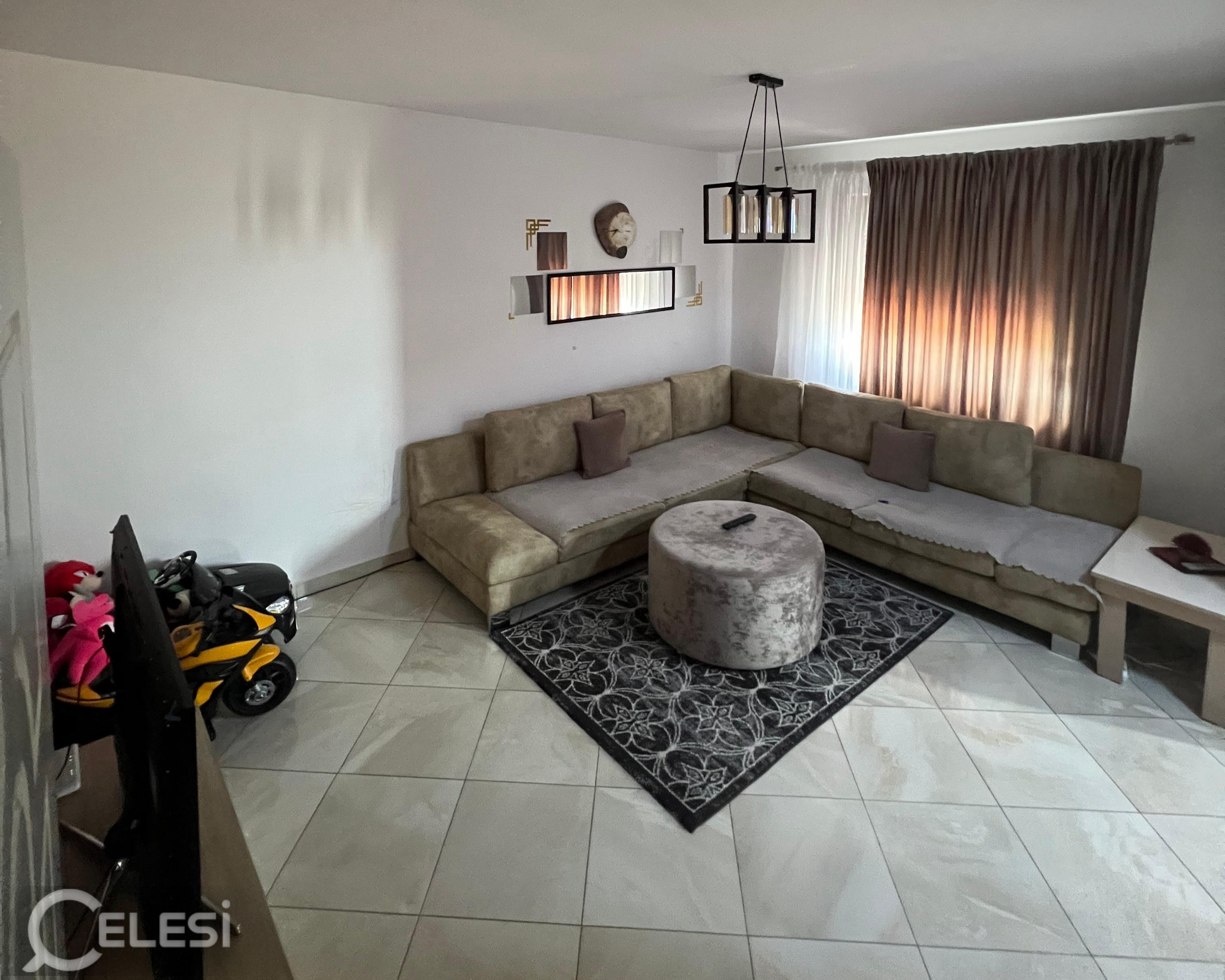 Shitet apartament 1+1 ne Laprake , prane Stomacare , Spitali Ushtarak , Rruga Dritan Hoxha , Ish Dogana , Rruga Don Bosko .