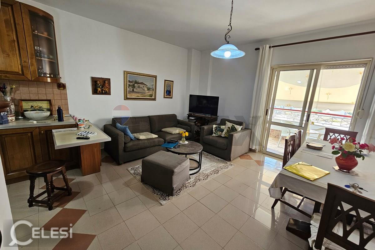 Apartament - Për Shitje - Rruga Qemal Stafa, Tiranë
