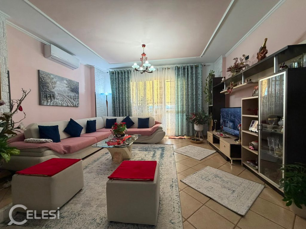 Shitet, Apartament 3+1+2, Rruga Sami Frashëri , Blloku , Tiranë.