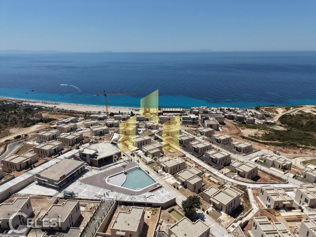 🌊 VILA QË TË OFRON LUKSIN E VËRTETË NË DRIMADHË! 🏡