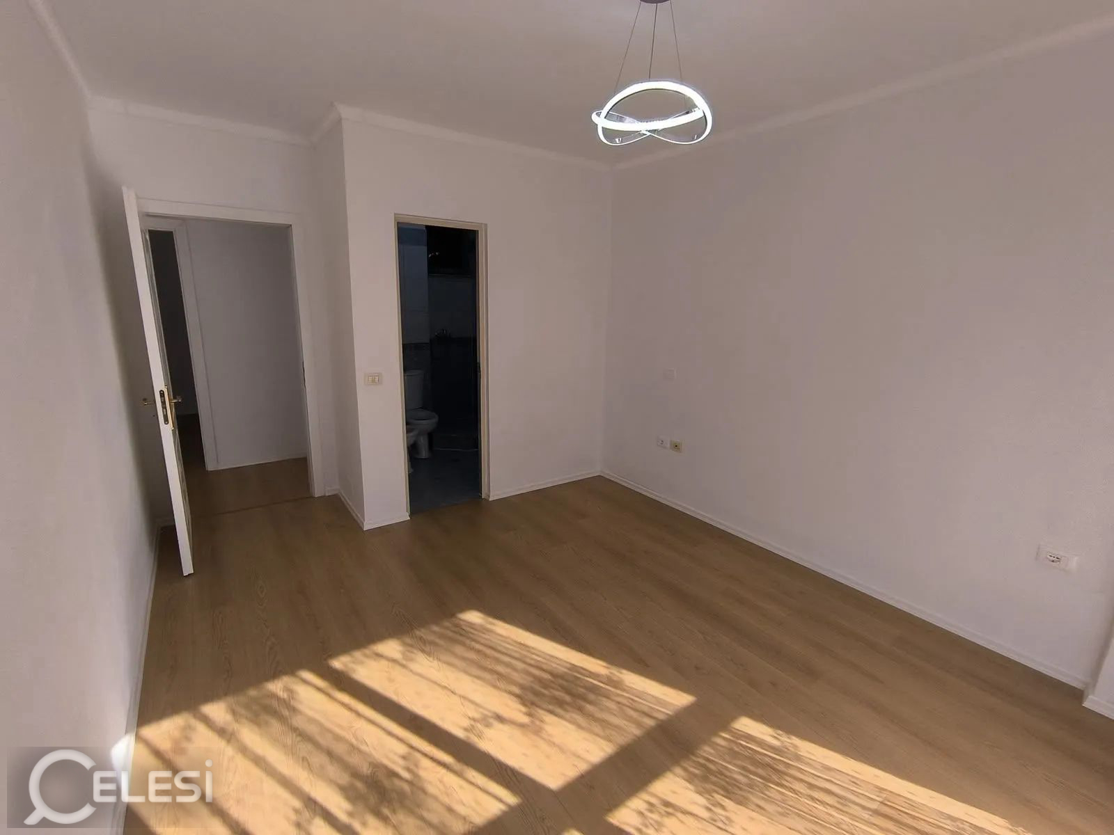 APARTAMENT 2+1 NË SHITJE – TEK RESTORANT FRESKU
