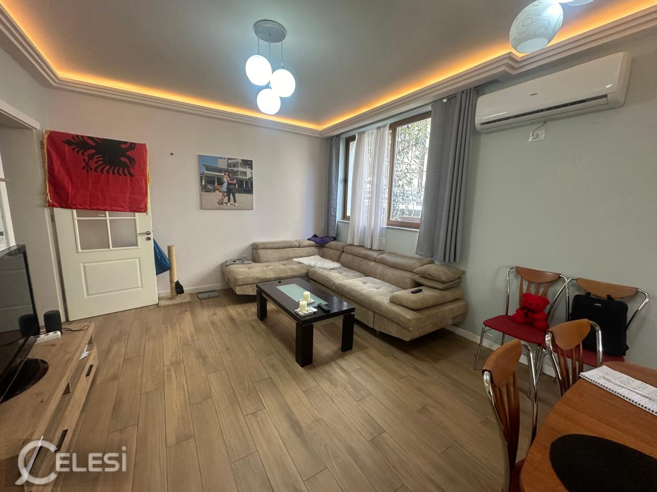 🏠Rruga e Kavajes jepet me qera kati i I-re i nje vile 1+1+post parkimi ,i mobiluar.