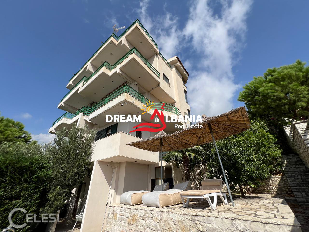 Ekskluzive!! Super mundesi investimi! Godine 5-kateshe(Hotel) ne shitje ne Bregdetin e Himares ne Qeparo (ID 4151162)
