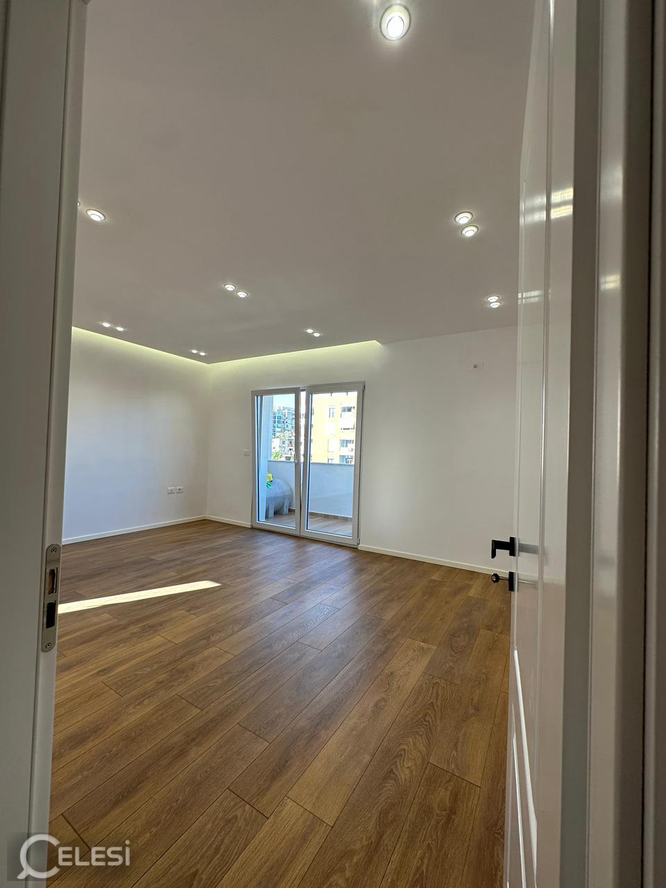 SHITET APARTAMENT 2+1 BULEVARDI ZOGU I PARE