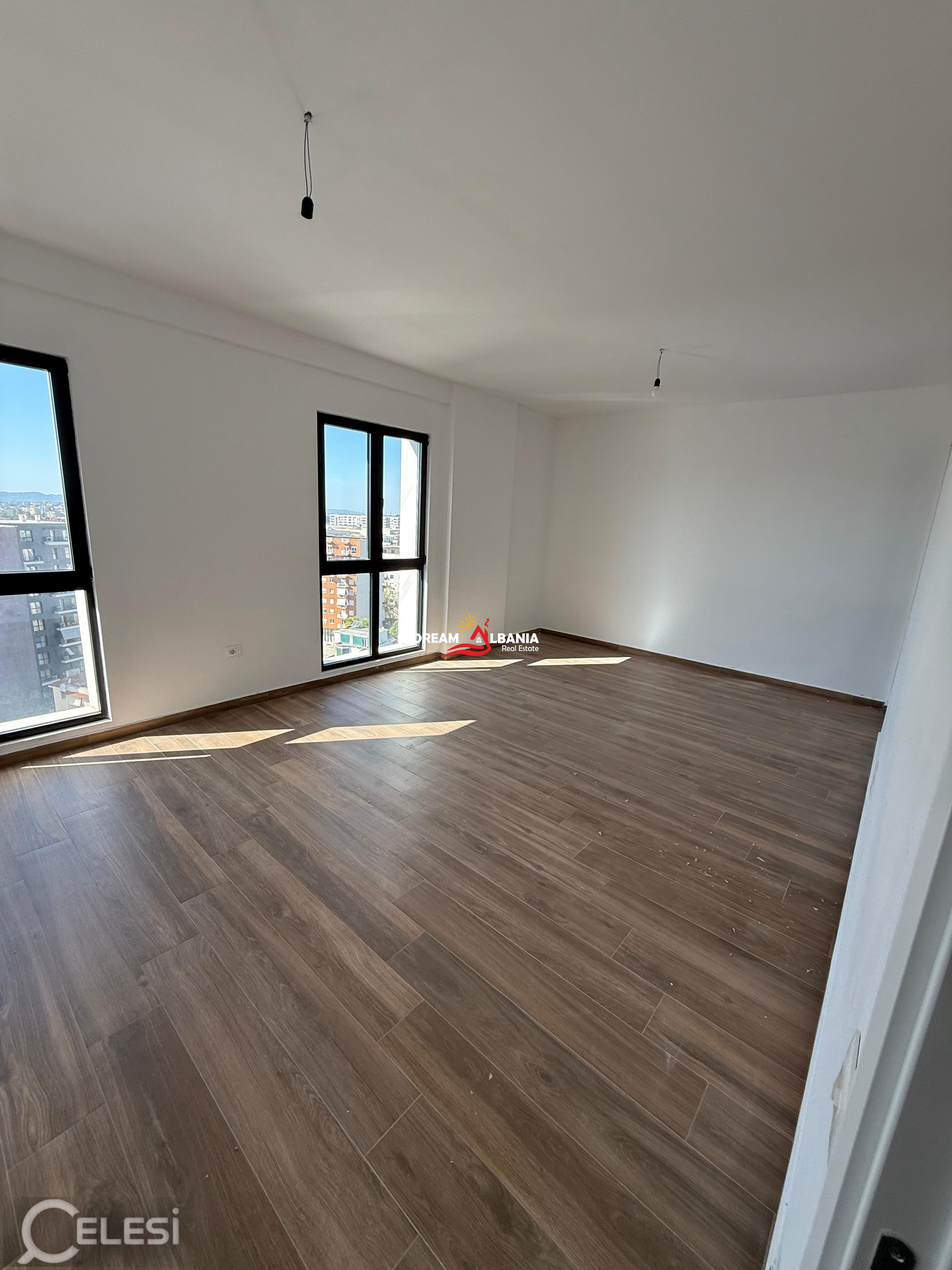 Jepet Ambient Biznesi me Qera Tek Kompleks Arlis ( ID 42611413 )