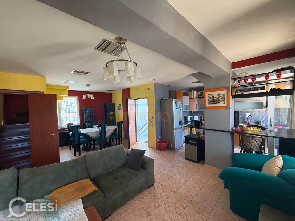 Shitet, Duplex 4+1+2, Rezidenca Kodra e Diellit 1, Tiranë.