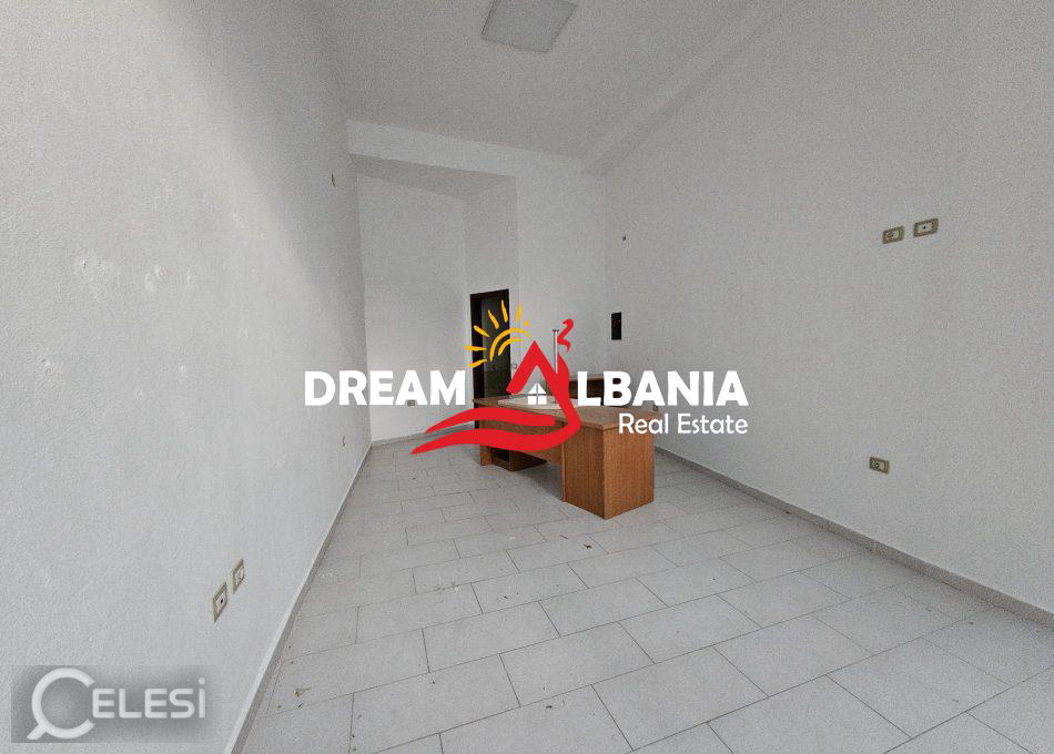 Ambient biznesi per shitje prane rruges Mine Peza (ID 4171564)