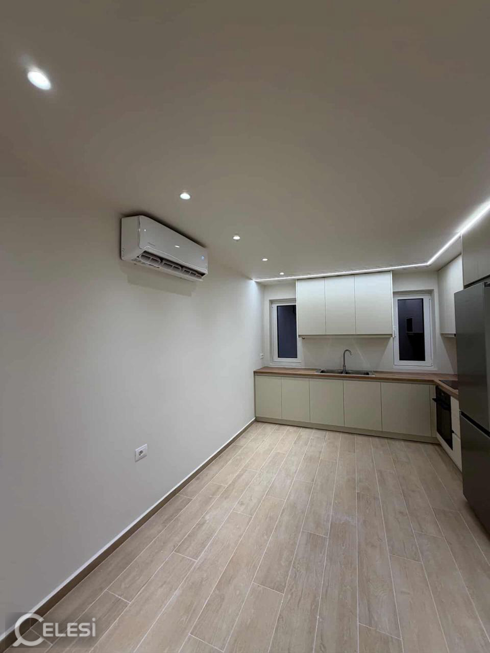 Shitet apartament 1+1 ne Sarande , tek Policia e Sarandes , Himare , Borsh .