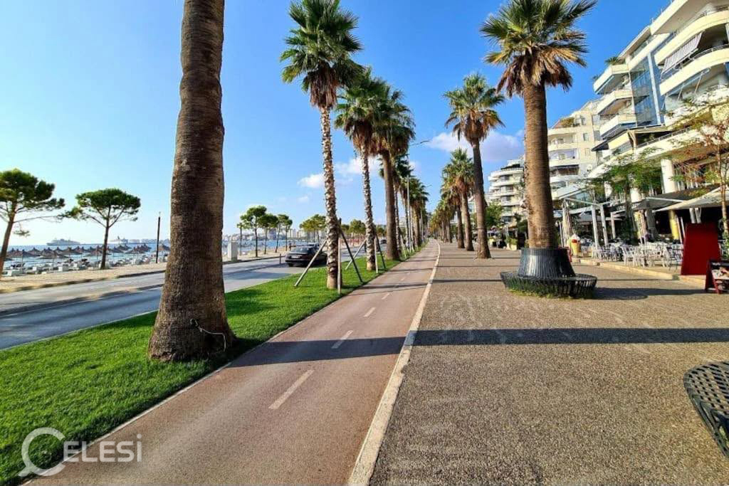 Vlore, Buze Lungo Mare