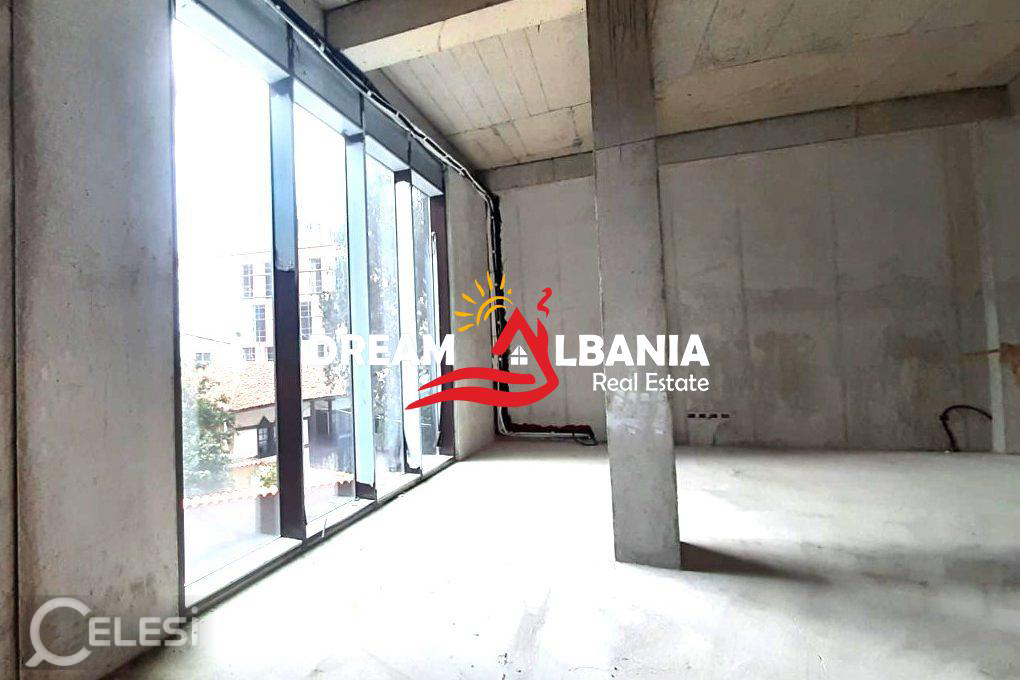 Dyqan ne shitje ne zonen e Ali Demit rruga Idriz Dollaku ( ID 4171329)