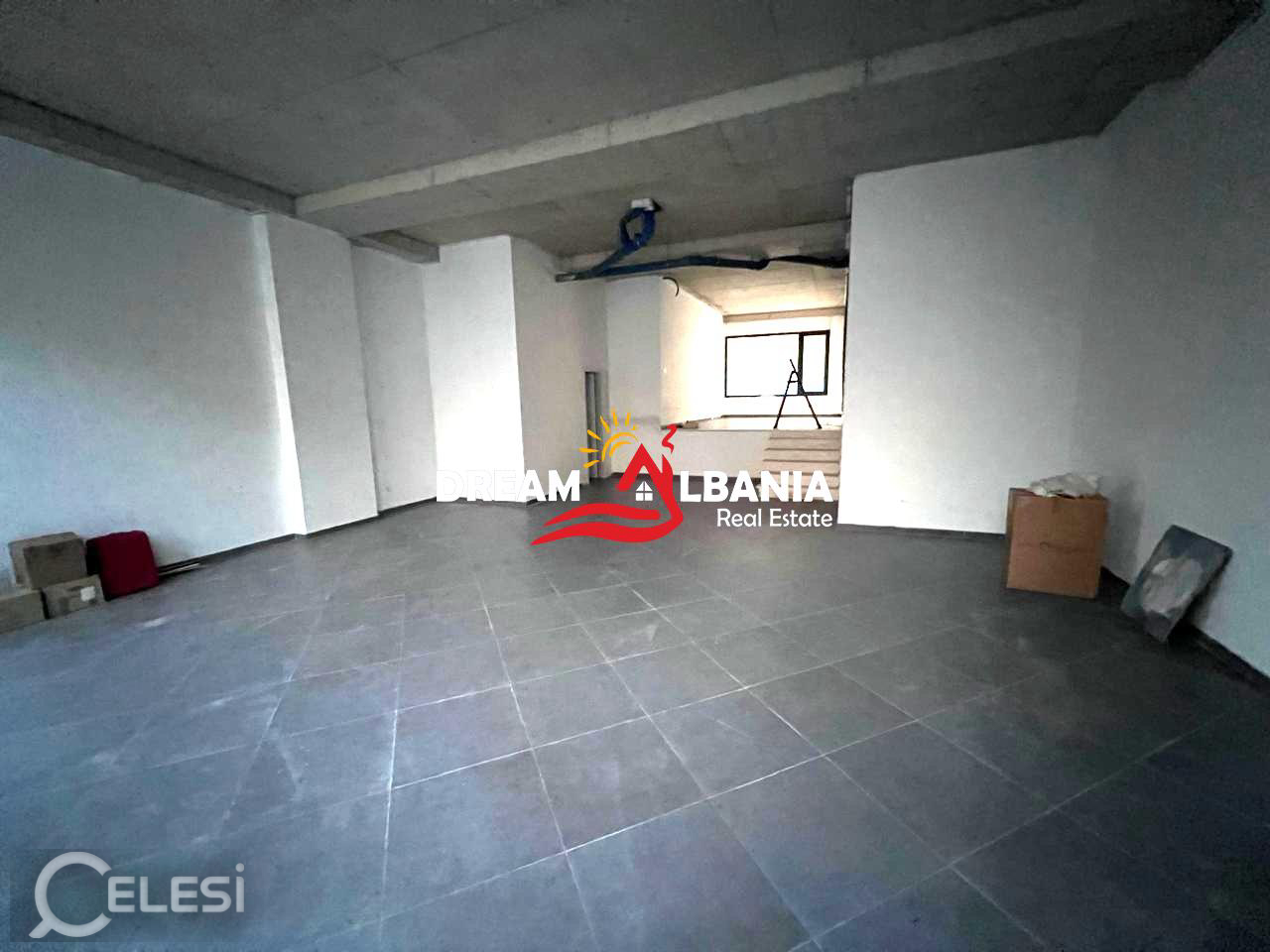 Dyqan ne shitje tek Bulevardi Zogu 1 prane Mullirit te Vjeter ne Tirane (ID 4171582)