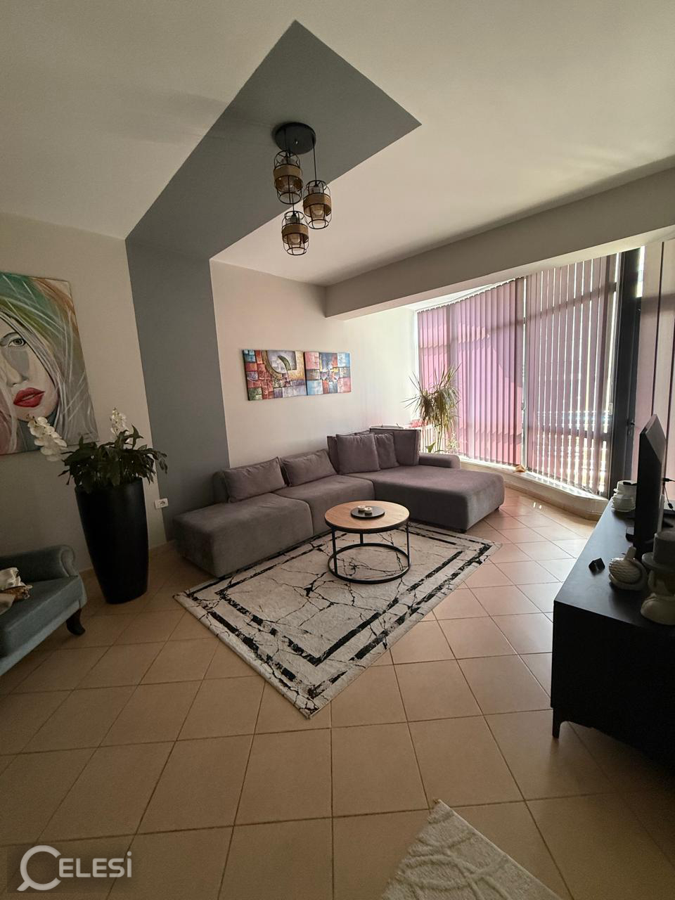 Shitet apartament 2+1+Ballkon+Verande tek Rruga e Kavajes , prane Angel's Fitness Gym , 21 Dhjetori , Ish Parku i Autobusave , Globe .