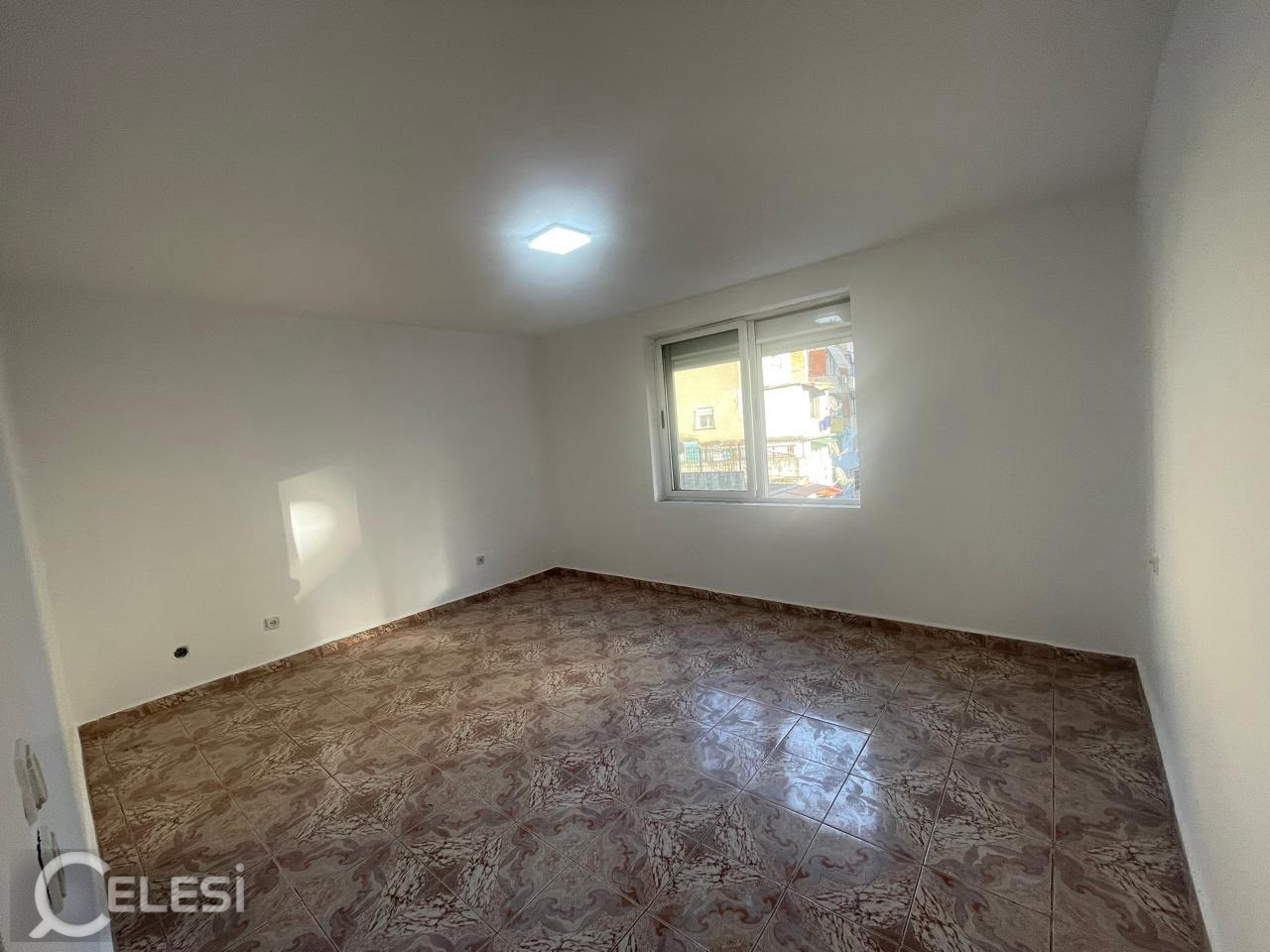 JEPET APARTAMENT ME QERA 2+1, RRUGA FERIT XHAJKO