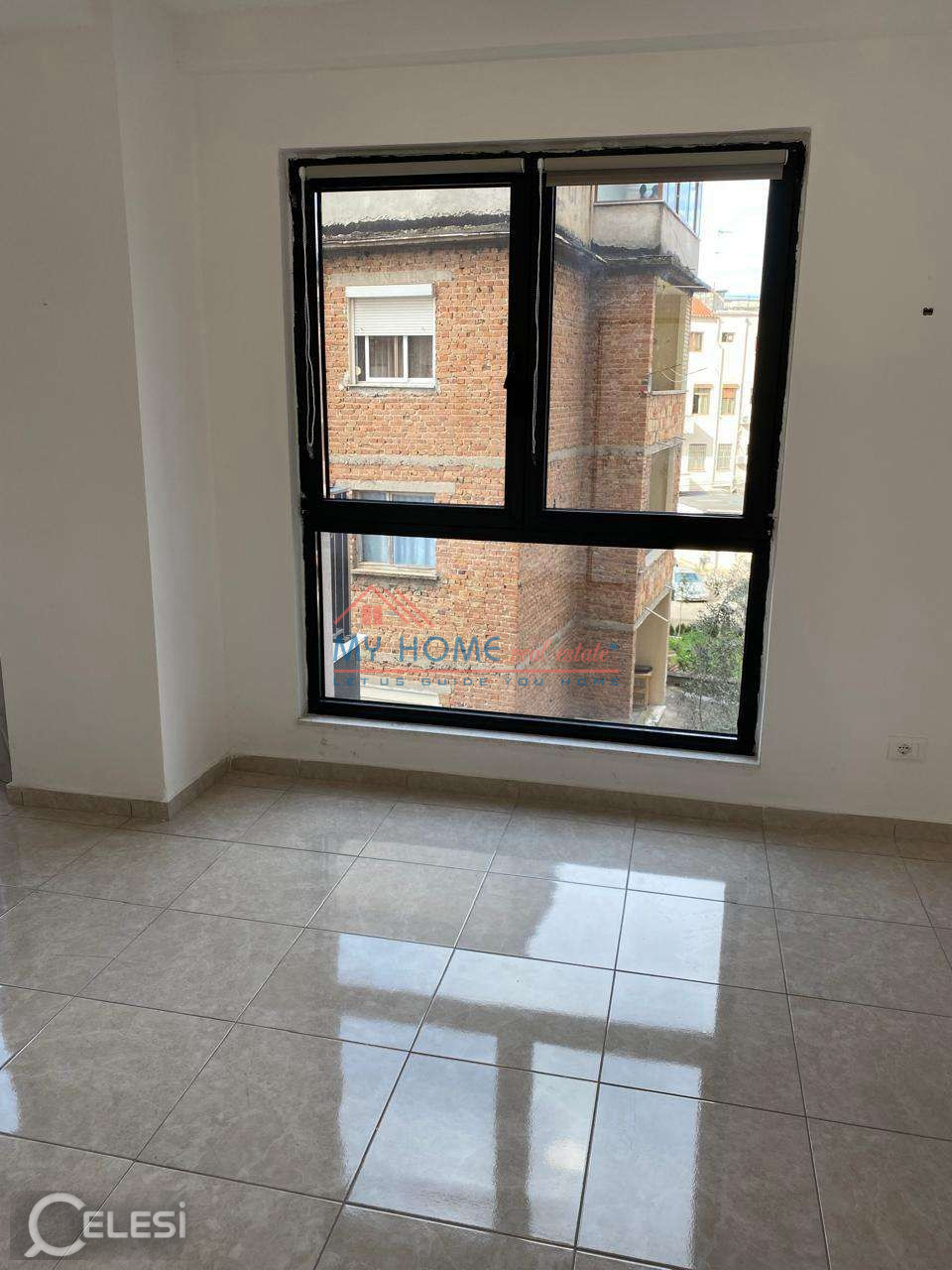Zyre me qera tek Pazari i Ri Tirane