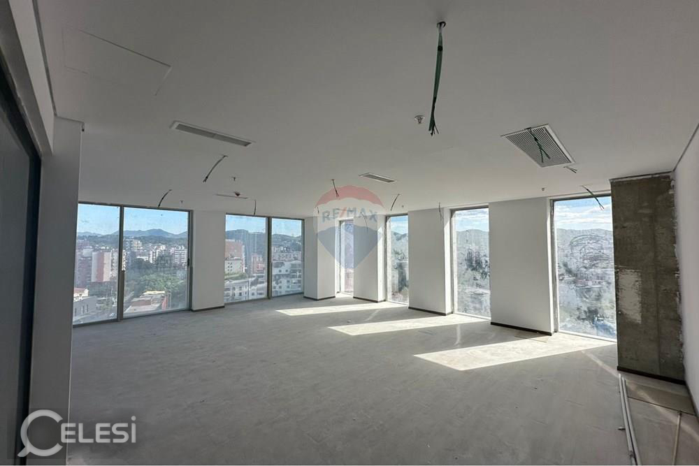 Zyre 101.2 m2 me qira te Downtown one.