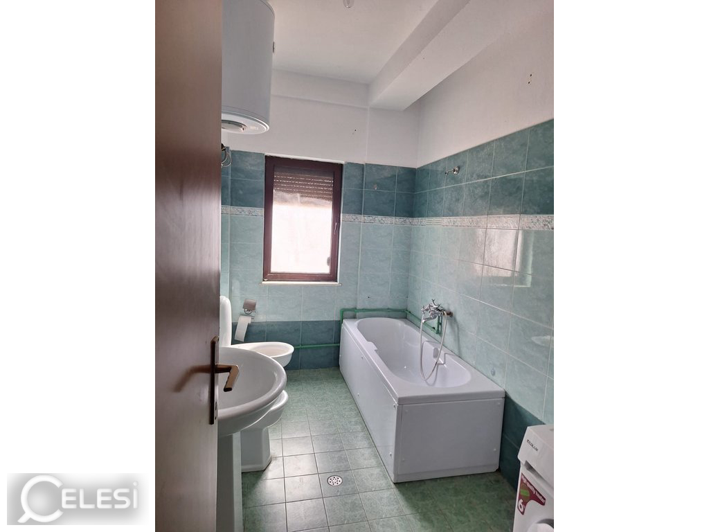 Shitet Apartament 3+1 ne Xhamllik/ Prane rruges Xhanfize Keko