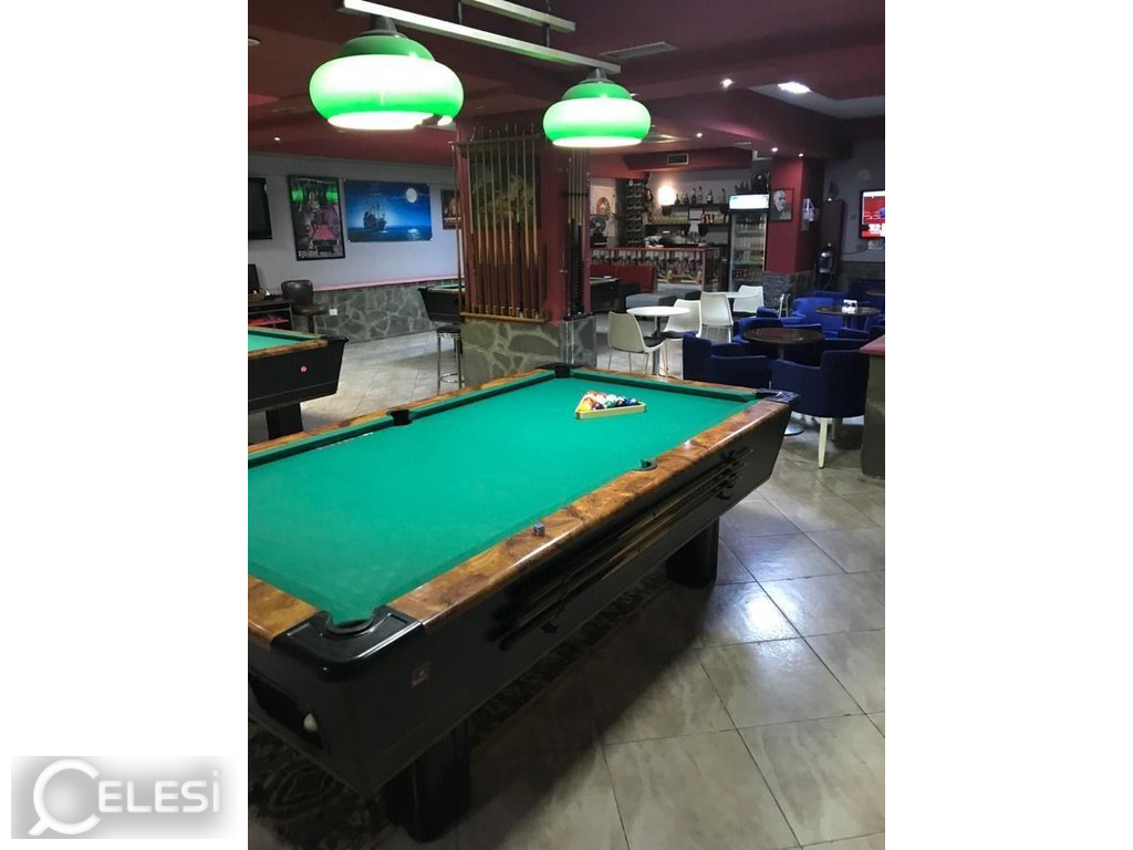 Shitet Dyqan tek 21 Dhjetori/ Buze rruge