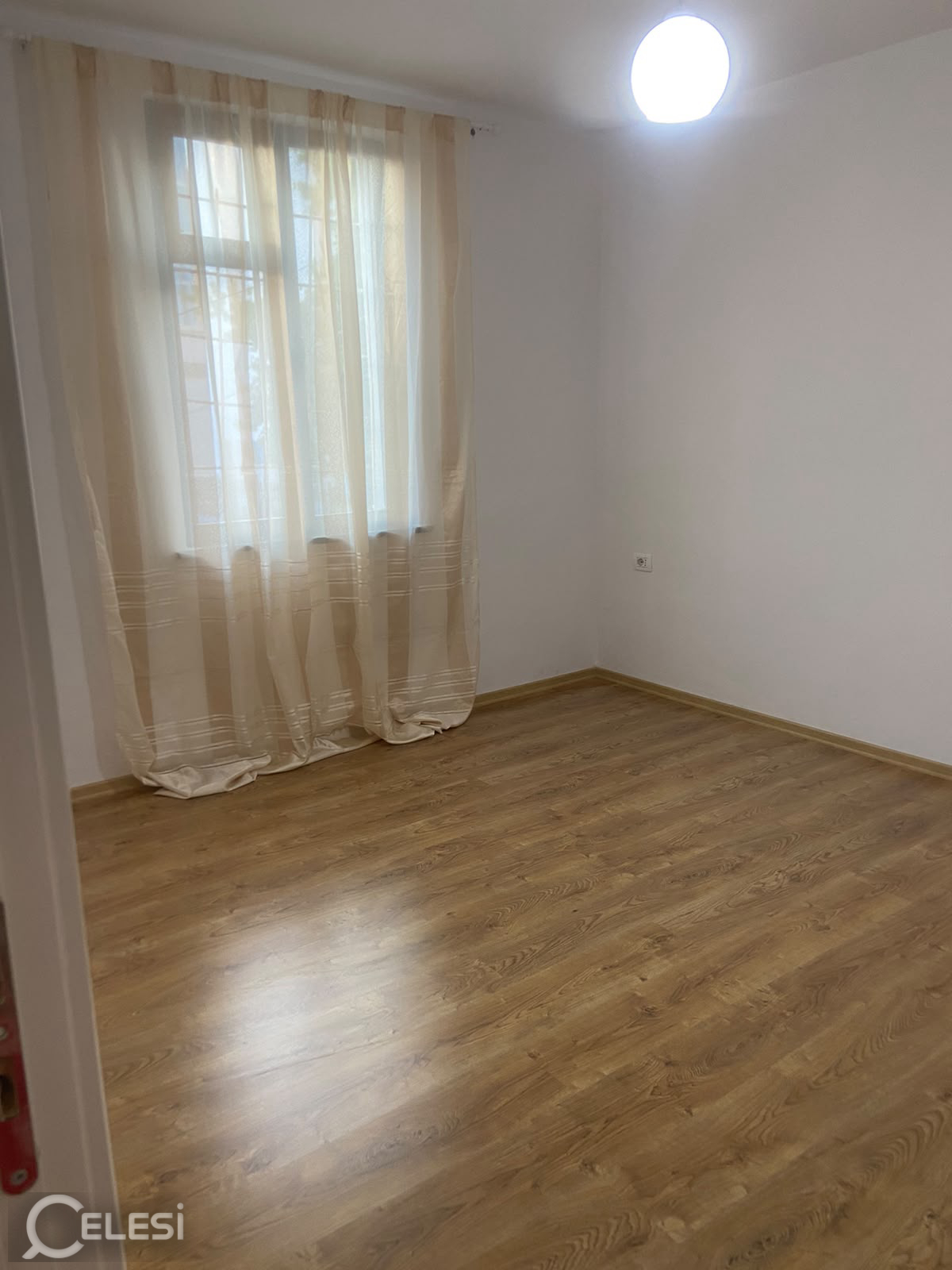 Jepet ambient biznesi me qira ne Qender , prane Universitetit Ufo , Sheshi Skenderbej , Bulevardi Zogu i pare , Rruga Mine Peza , Rruga e Durresit , Rruga Fortuzi