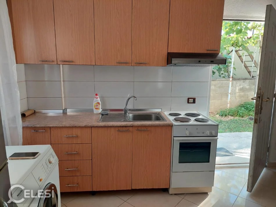 Qera | Shtëpi private 1 + 1 | Rruga Fuat Toptani | 250 €/muaj