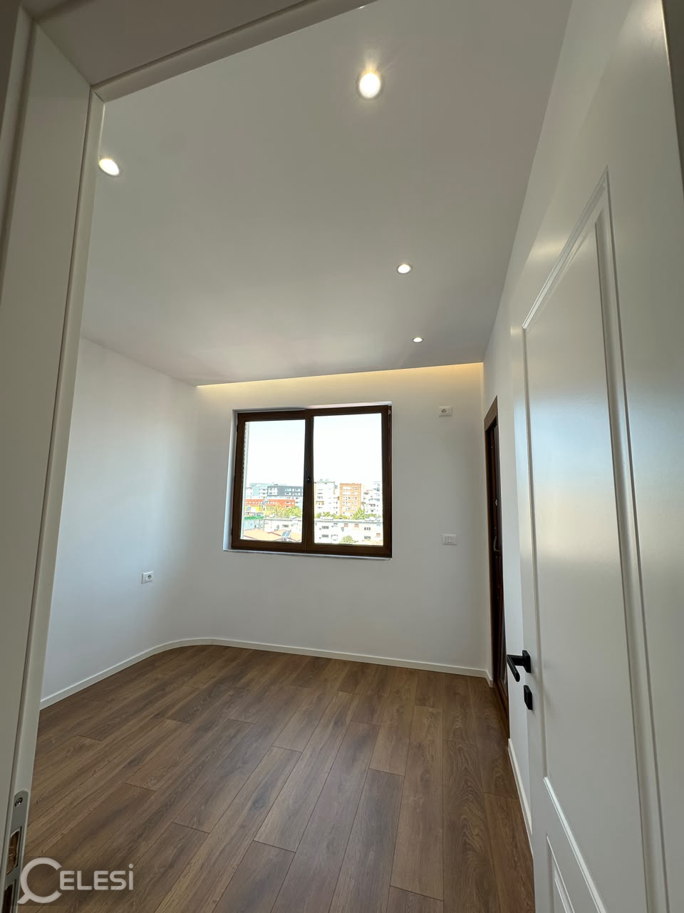 SHITET APARTAMENT 2+1 – ISH STACIONI I FUNDIT I TIRANËS SË RE