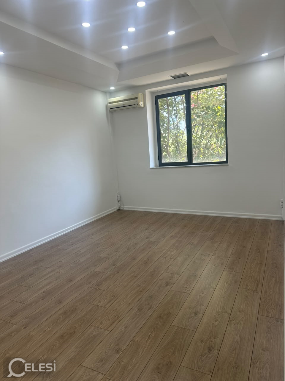 Qera | Ambjent Biznesi | Bulevardi Zogu i Parë | 1300 €/muaj