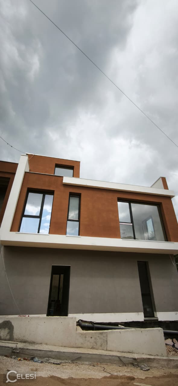 🏡 SHITET VILË E BASHKANGJITUR – PRANË LIQENIT TË THATË 🌿