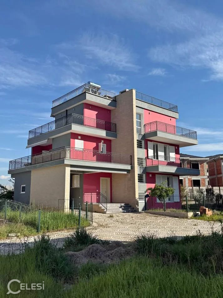 Tirane  2 TEG | Lunder | Farke | Mjull-Bathore  Rruga Seit Bathorja  Vile  722 m²  5+1  Kati 3  2.200 € Vilë unike (3-katëshe) për qira prane TEG. 2200€ Kjo vilë luksoze ofron një stil jetese të jashtëzakonshëm duke kombinuar hapësira të gjera, komoditete moderne dhe ambiente relaksuese.