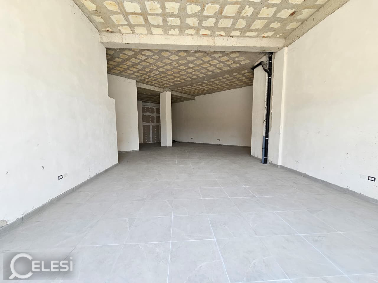 🏢 JEPET ME QIRA AMBIENT KOMERCIAL – LIQENI I THATË | MET INVEST