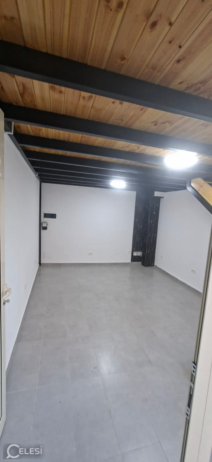 Qera | Ambjent Biznesi | Ish Fusha e Aviacionit | 400 €/muaj