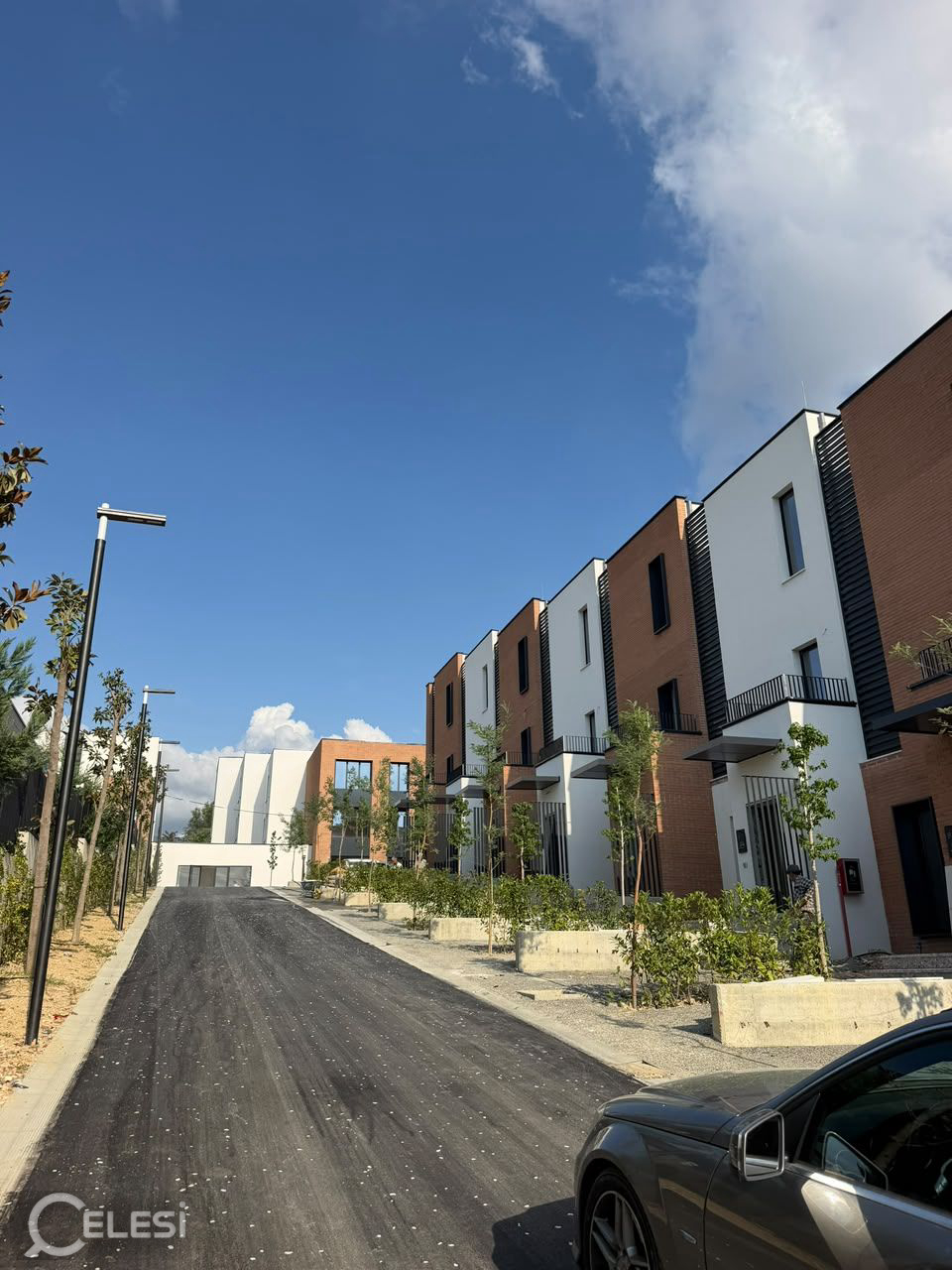 🏡 SHITET DUPLEKS 3+1+3 ME OBORR & PARKIM – PICADILLY, TEG