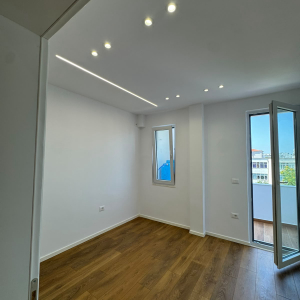 Apartament 2+1 per shitje te rruga 4 Deshmoret, mbi shkollen e Kuqe